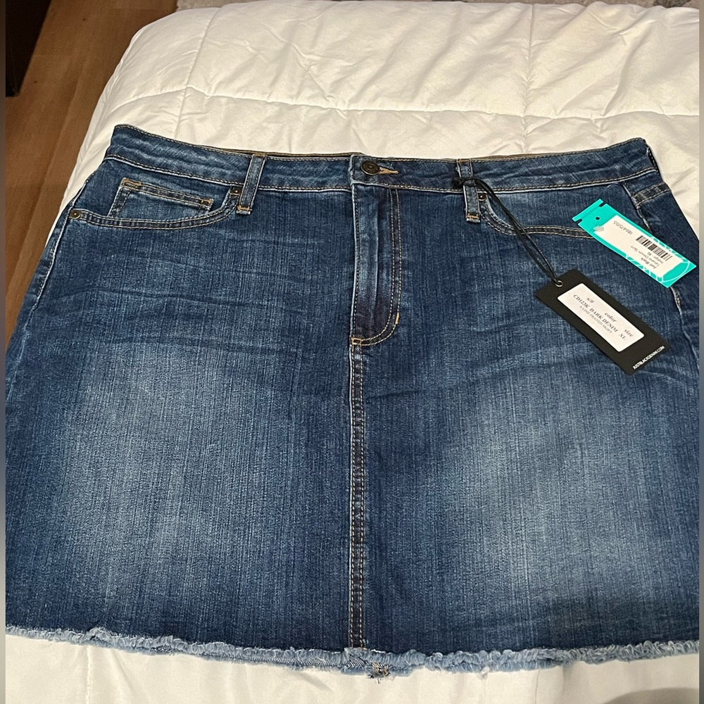 New with tags “Just Black” Tatiana denim skirt